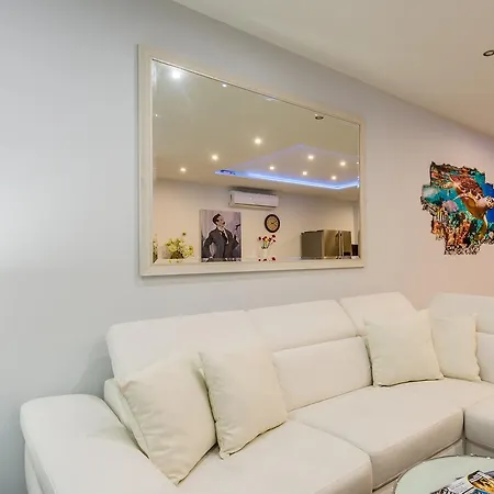 Eurostar Penthouse 아파트